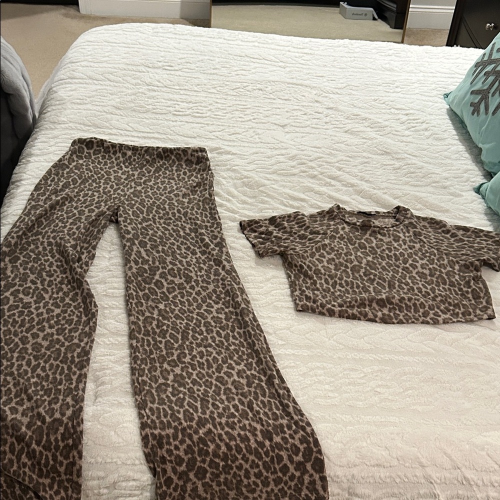WinWin Brown Leopard Print Two-Piece Set
